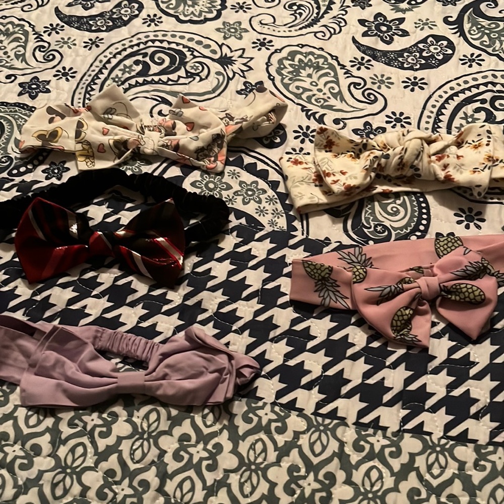 Assorted Baby Headbands/Bows.Minnie Mouse. Pineapple.Flowers.Purple.Christmas.
